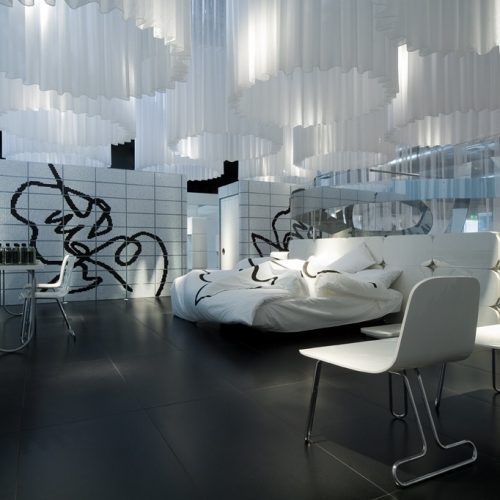 BED IN CAFÈ