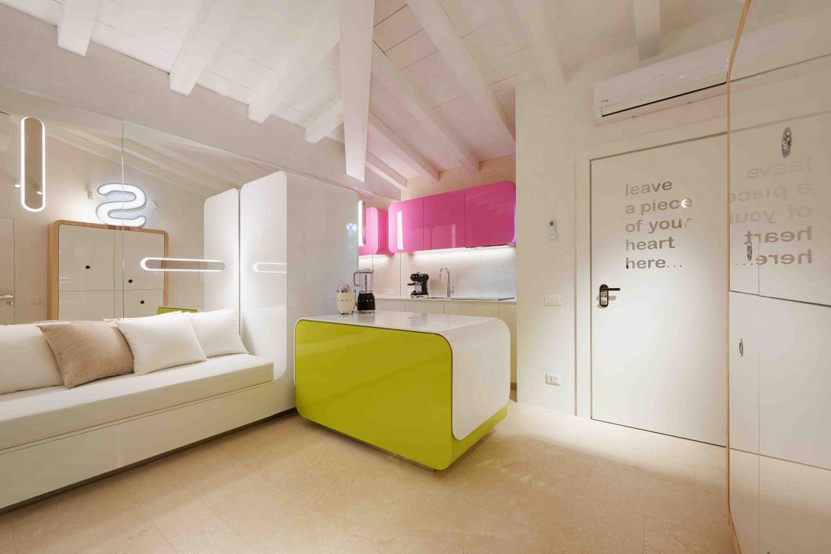 Houseboat Simone Micheli
