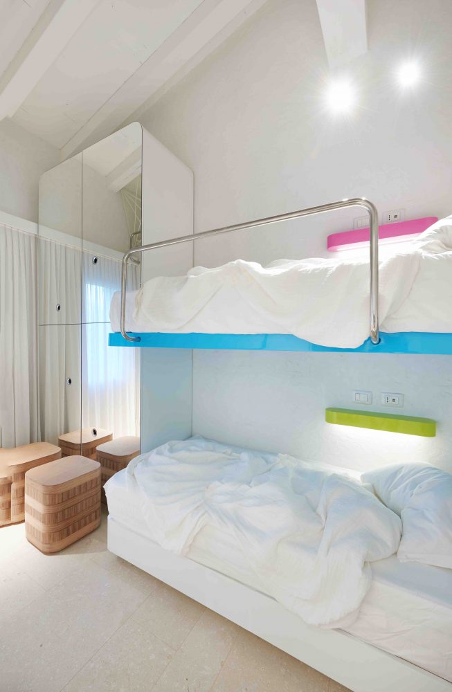 Houseboat Simone Micheli