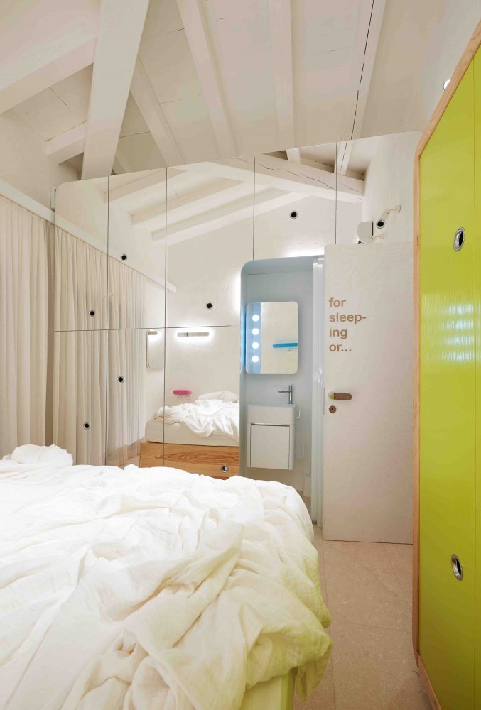 Houseboat Simone Micheli
