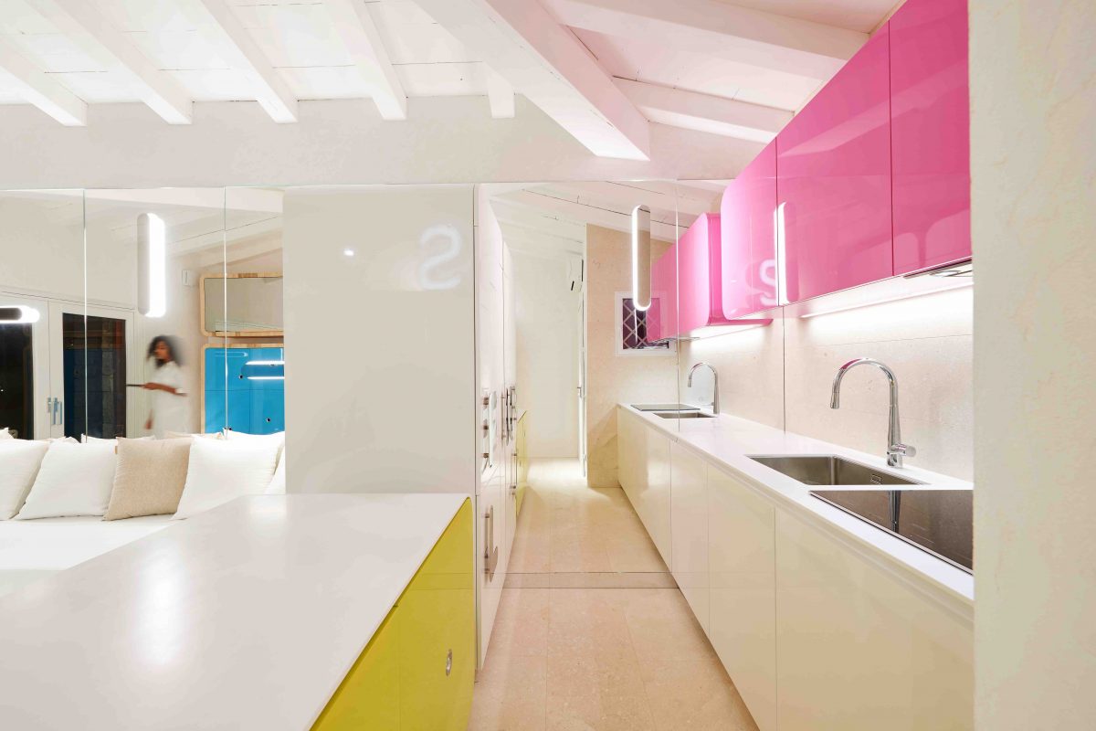 Houseboat Simone Micheli